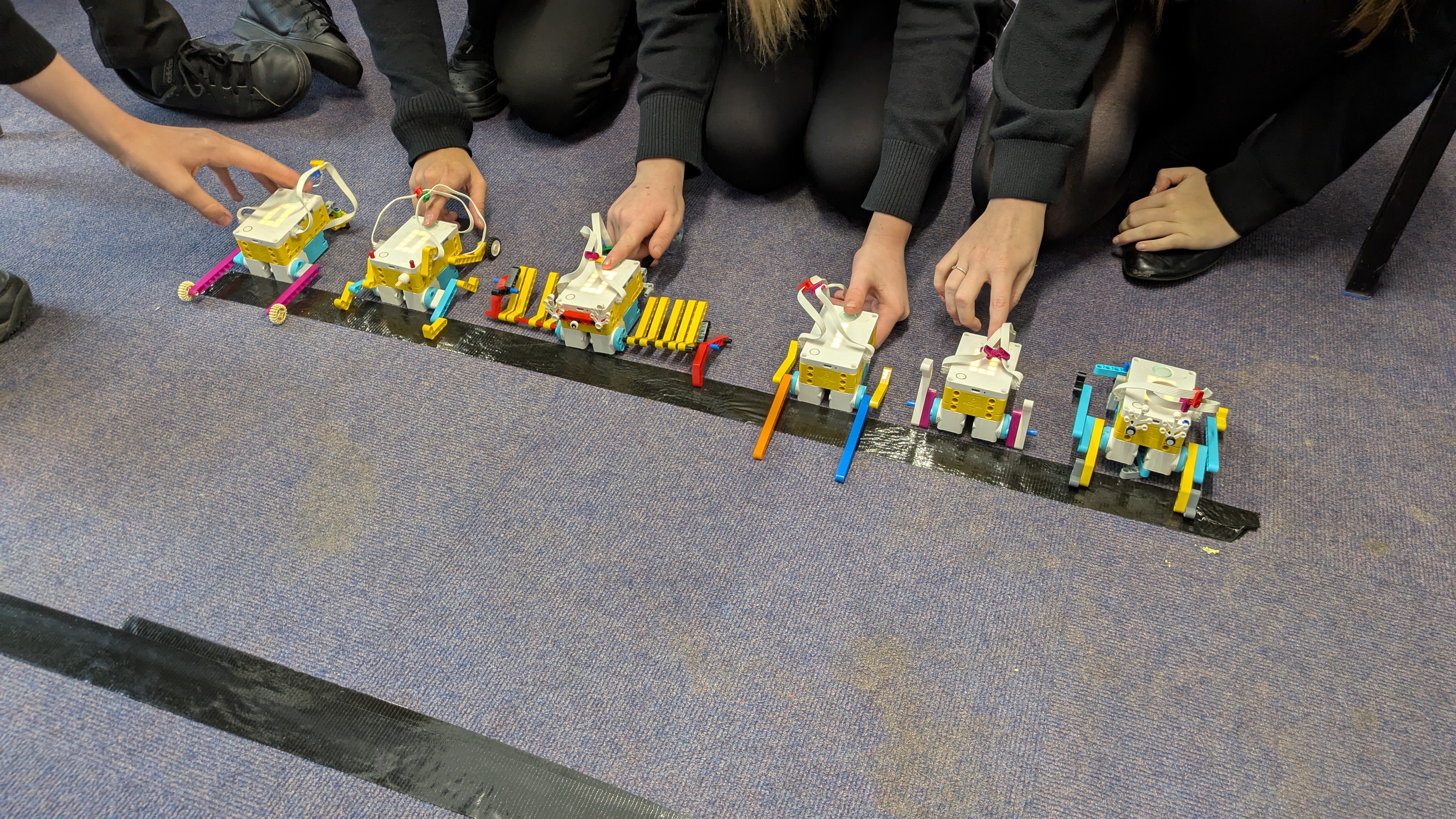 Myfyrwyr Pen-y-bont ar Ogwr yn Plymio i Beirianneg gyda Gweithdai Ymarferol